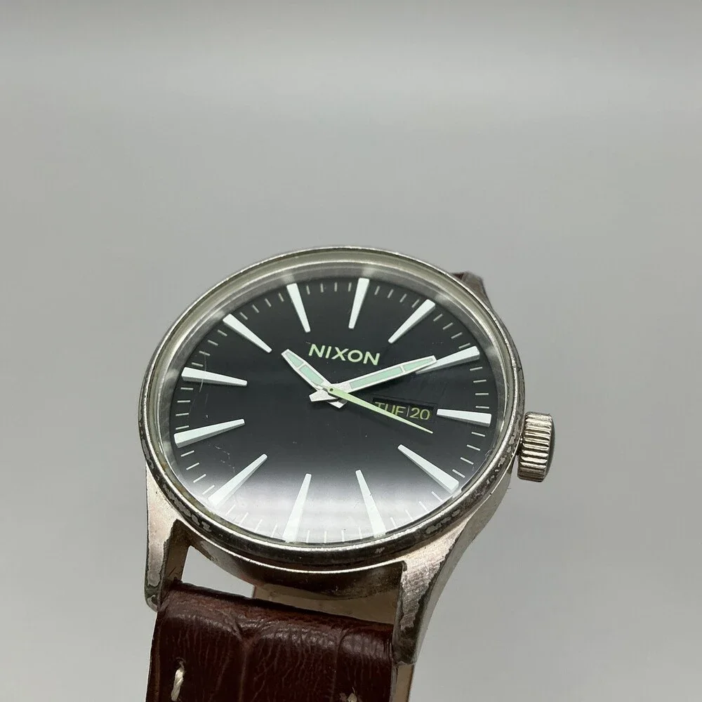 Nixon Sentry Mens Watch 42mm Black Dial Stainless Leather Day Date New Battery